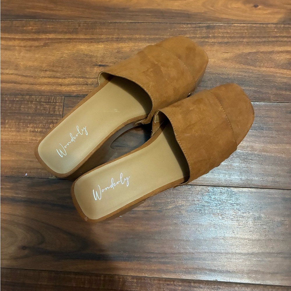 Wonderly Women's Brown Suede Mules